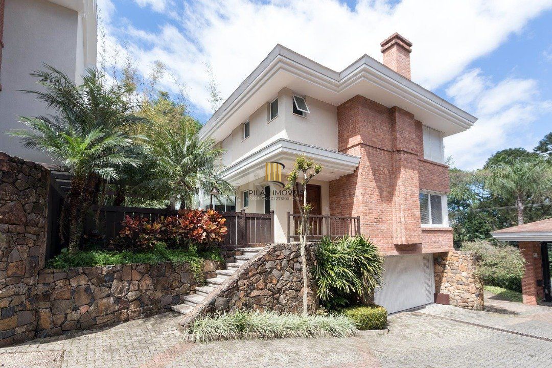 Casa Condominio para Venda - 380m², 3 dormitórios, sendo 3 suites, 4 vagas - Pedra Redonda