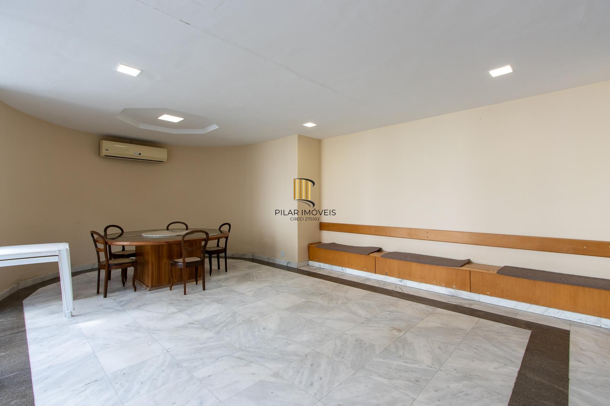 Apartamento 3 dormitorios com 168,65m2 privativos e uma vaga..