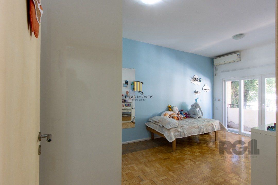Apartamento de  186,66m2, 4 dormitórios, 1 suíte, 3 banheiros, 4 vagas,no bairro Rio Branco.