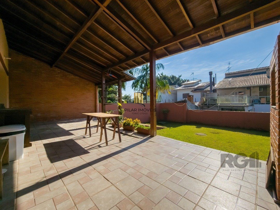 Casa 3 dormitórios no bairro Ipanema