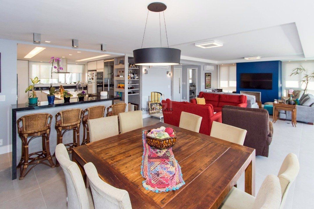 Cobertura para Venda - 230.43m², 3 dormitórios, sendo 3 suites, 2 vagas - Menino Deus