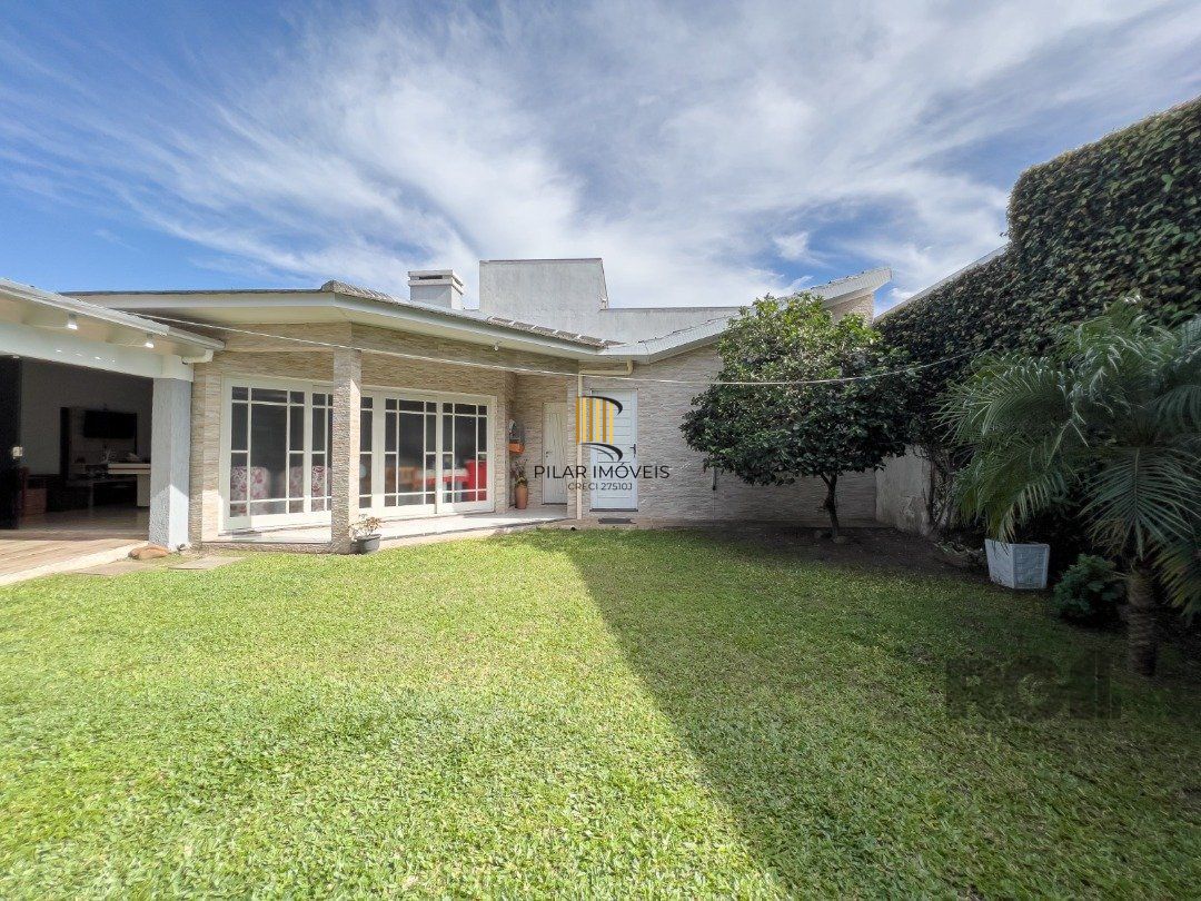 Casa Térrea mobiliada com 5 dormitórios 350m² de área - Navegantes - Capão da Canoa