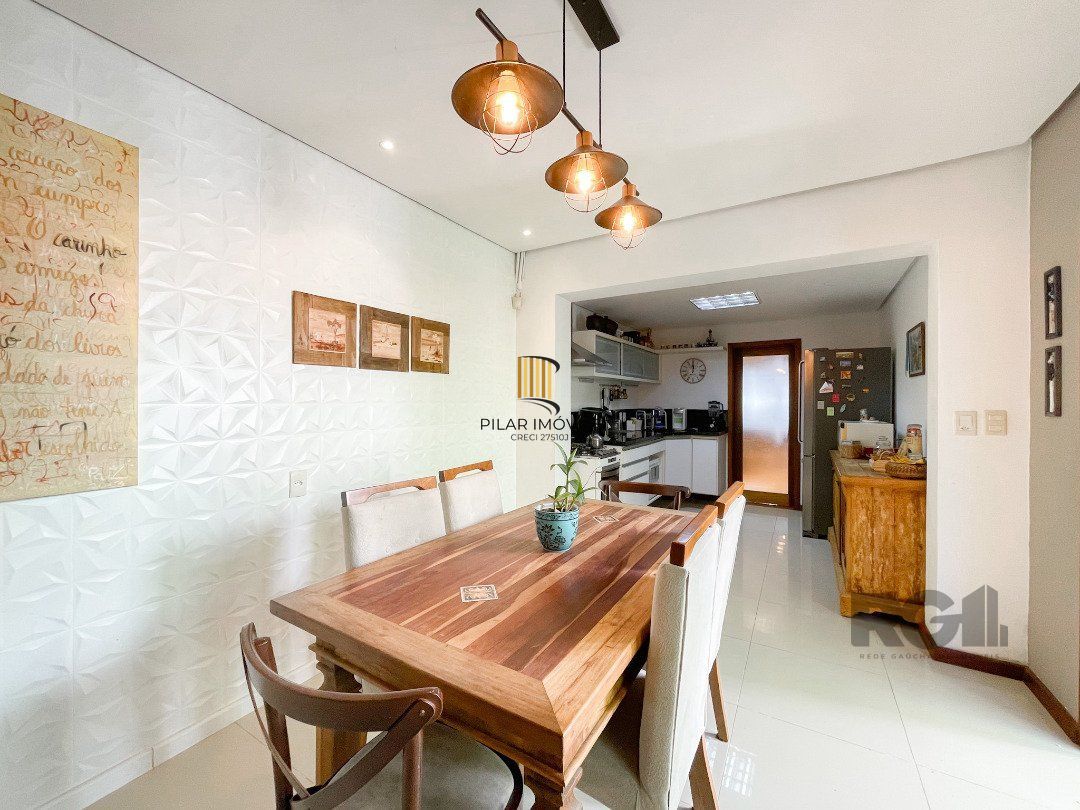 Casa no bairro Vila Assunção. 3dormitórios sendo 1 suíte e 2 vagas cobertas.