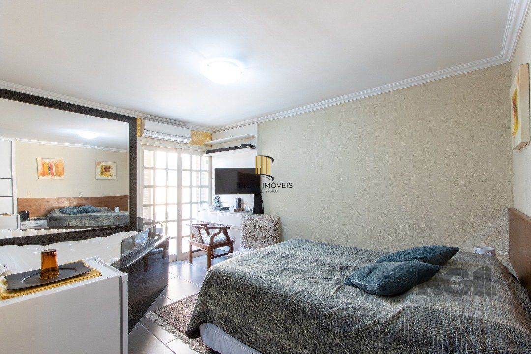 Casa para Venda - 254m², 4 dormitórios, sendo 3 suites, 5 vagas - Espirito Santo