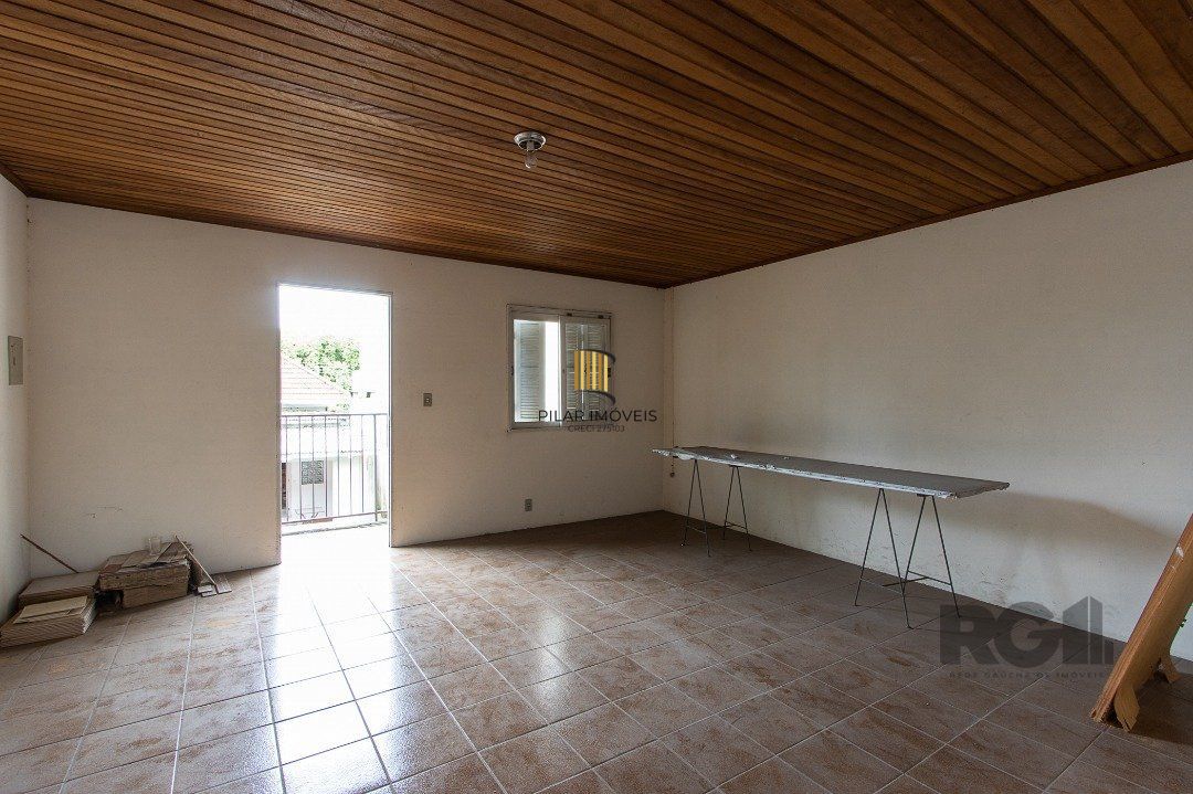 Casa 5 dormitórios no bairro Ipanema