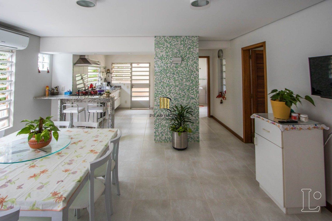 Casa para Venda - 416.89m², 4 dormitórios, sendo 1 suites, 5 vagas - Tristeza