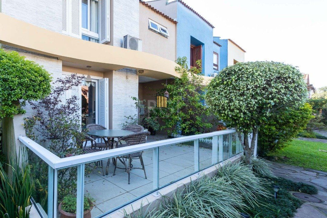 Casa Condominio para Venda - 240m², 4 dormitórios, sendo 1 suites, 2 vagas - Ipanema