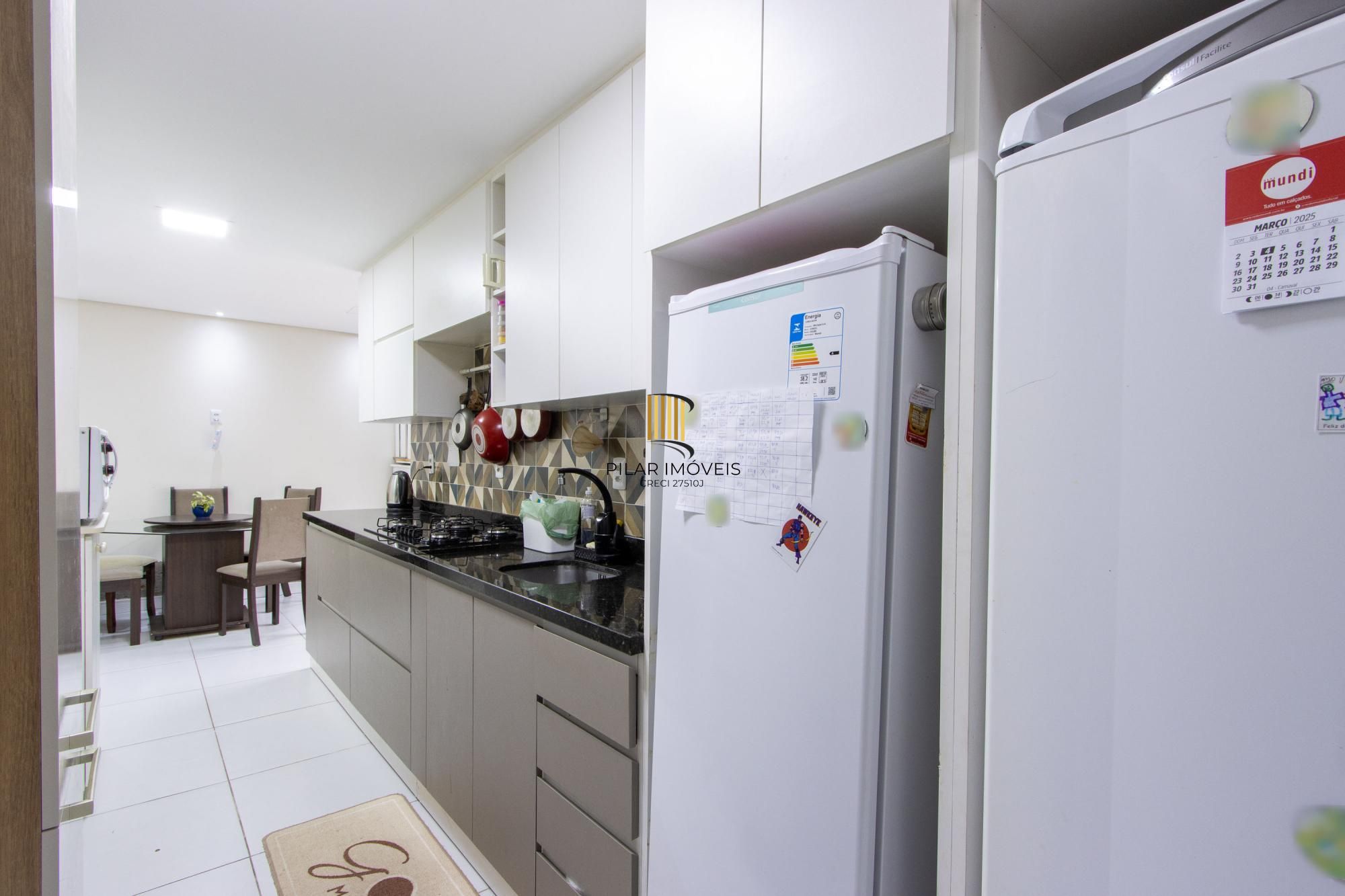 Casa terrea de 2 dormitórios, em excelente localização, amplo pátio e local tranquilo.