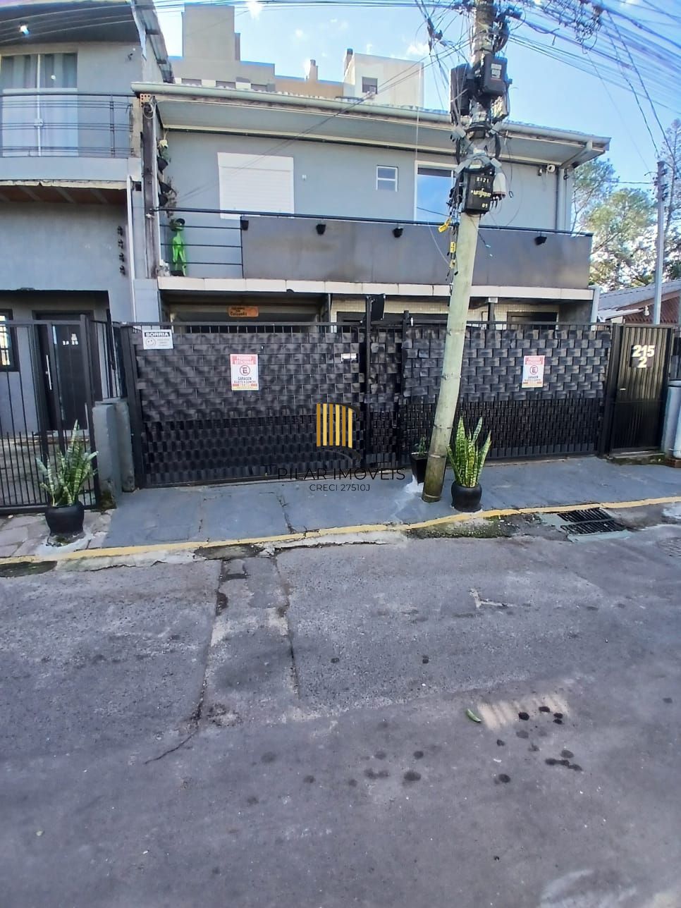 Casa 3 dormitórios no bairro Camaquã