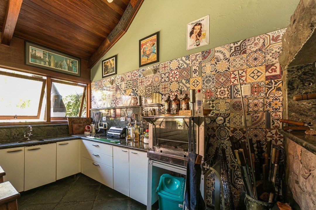 Casa para Venda - 370m², 5 dormitórios, sendo 2 suites, 7 vagas - Vila Assunção
