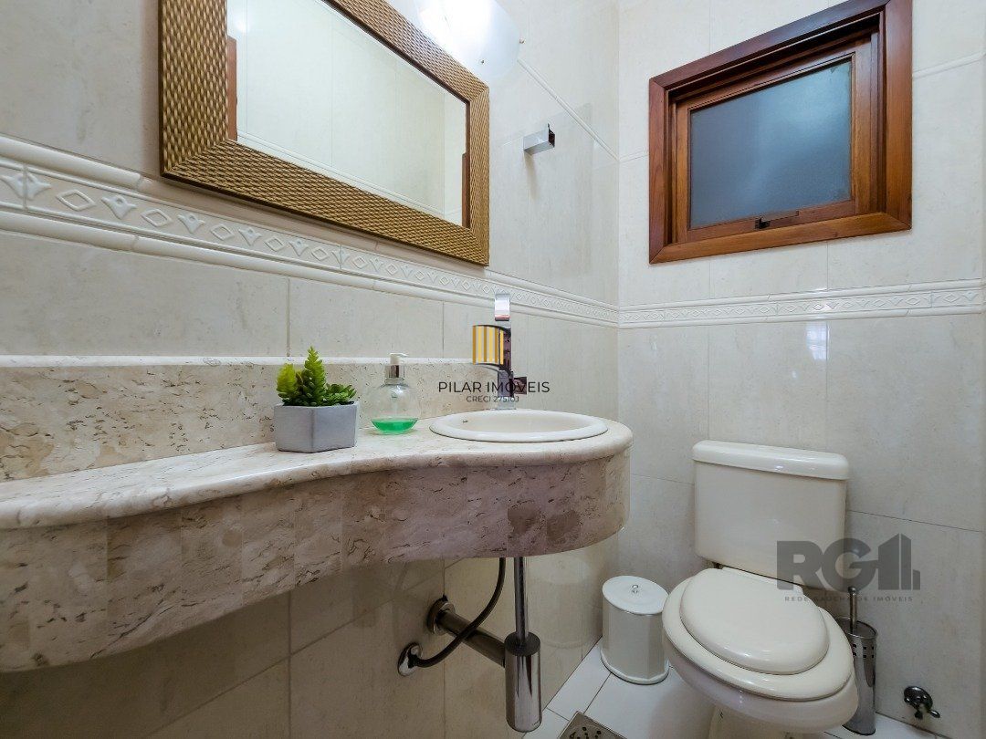 Casa 4 dormitórios no bairro Glória
