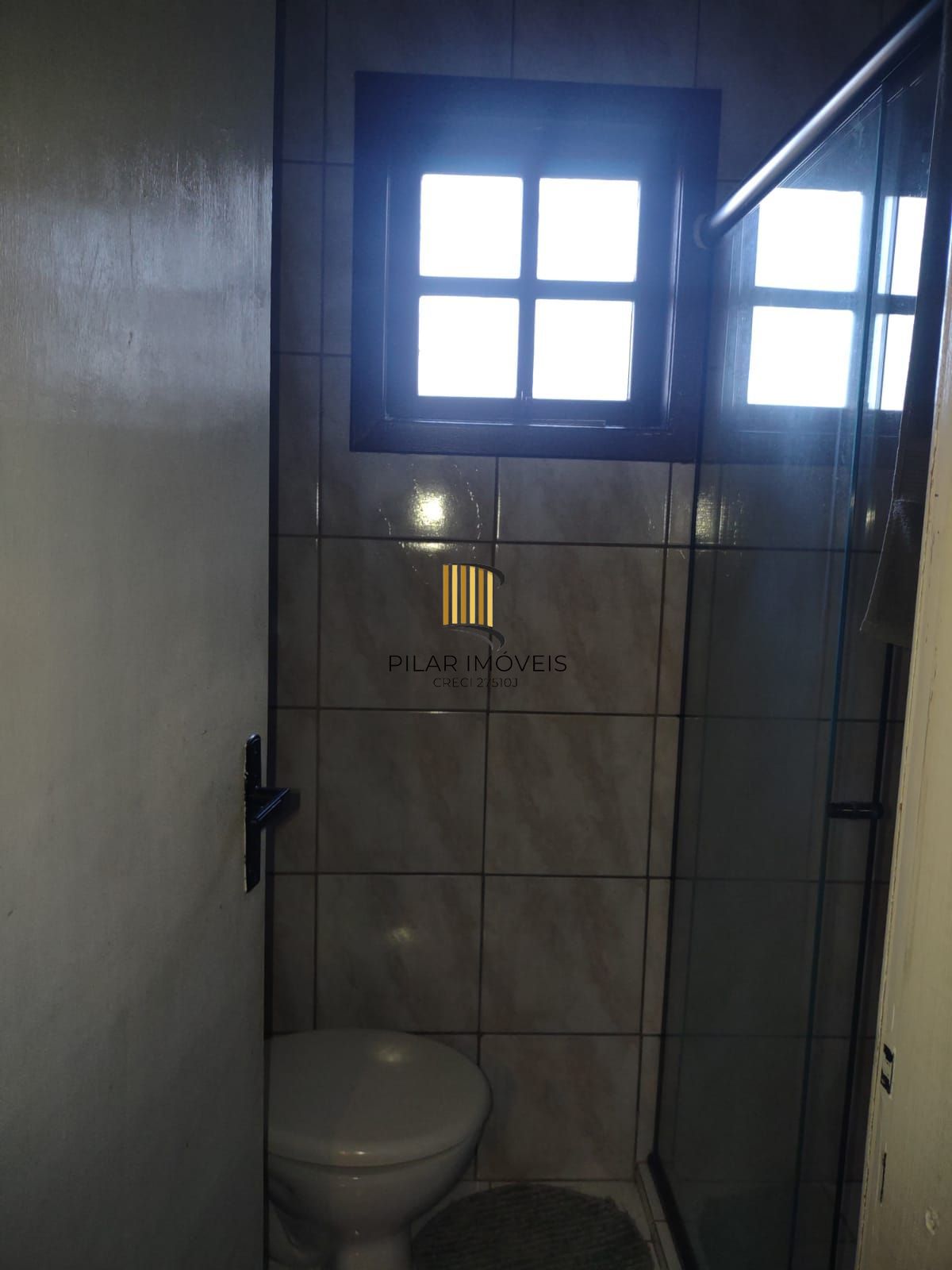 Casa com 4 quartos, suíte, piscina, lareira, churrasqueira em um terreno de 616m².