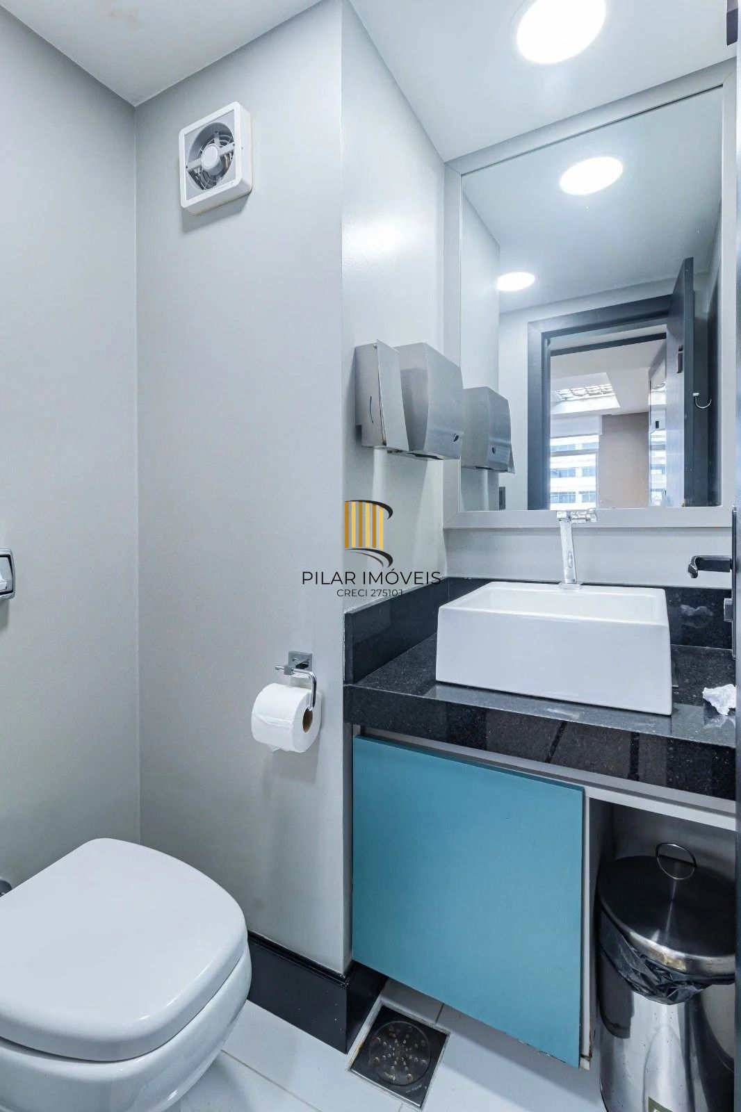 Sala/Conjunto Comercial com 4 vagas e 218m²