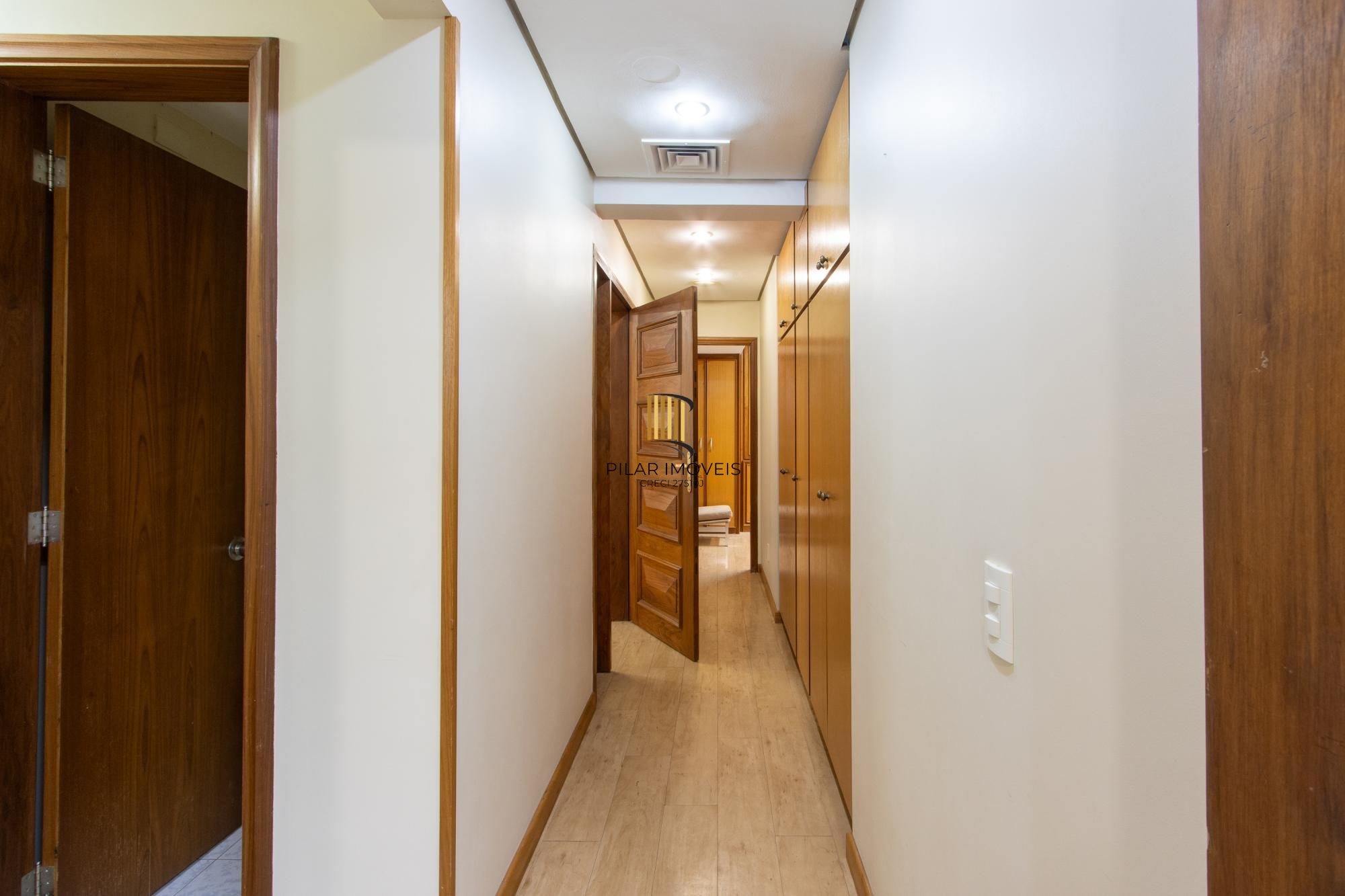 Conjunto comercial na Moinhos de Vento.