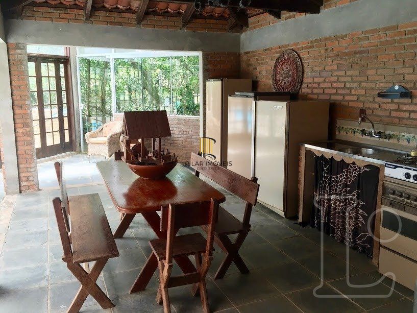 Casa para Venda - 570m², 3 dormitórios, sendo 1 suites, 2 vagas - Hípica