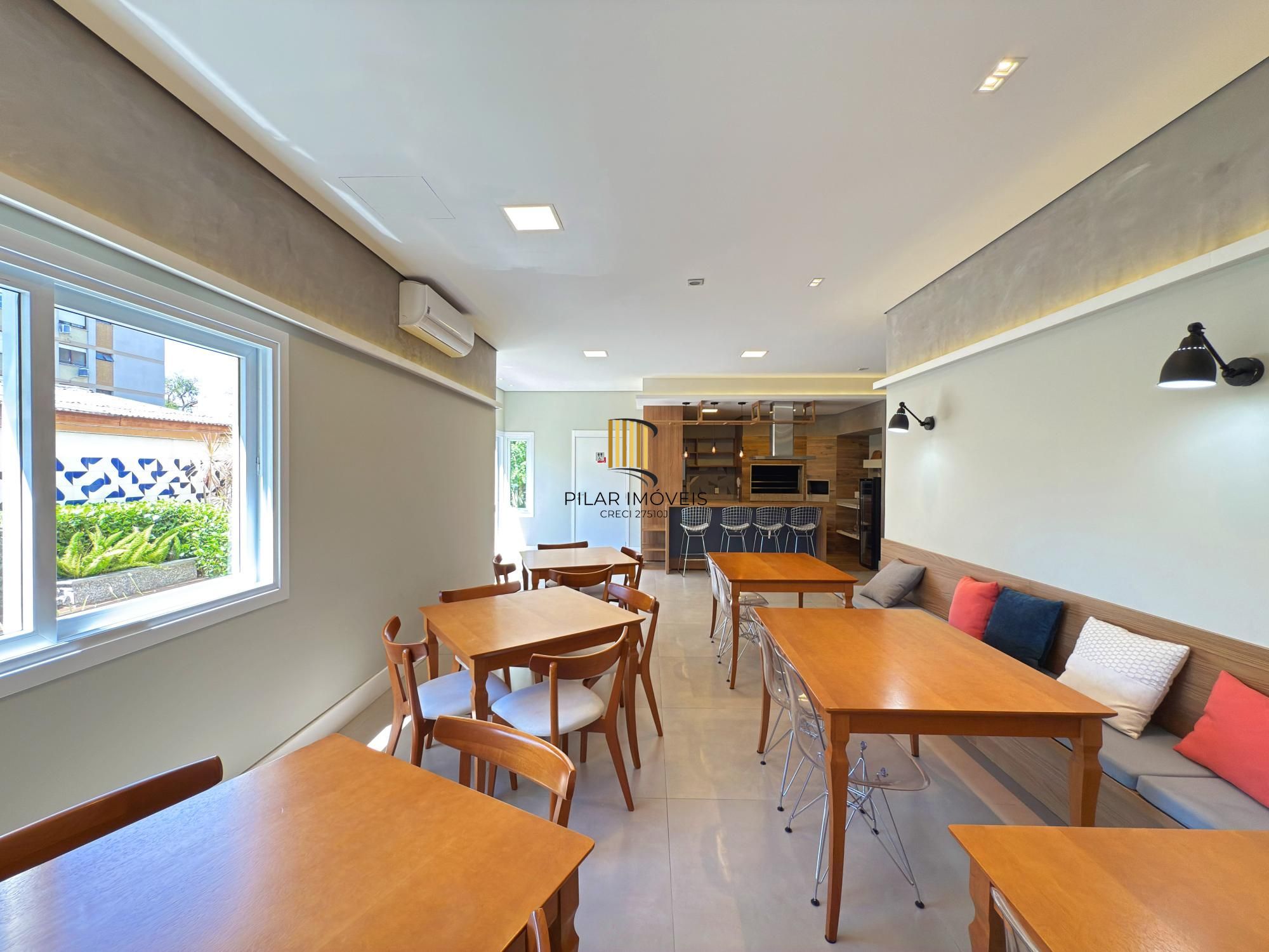 Apartamento 03 Suítes bairro Cristal, 88,97m² de área privativa, semimobiliada e 02 vagas de garagens cobertas.