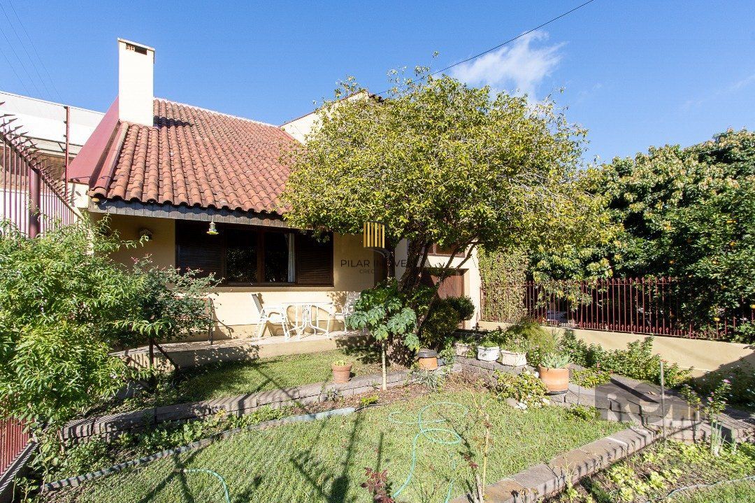 Casa tipo sobrado, com 3 dormitórios em Canoas
