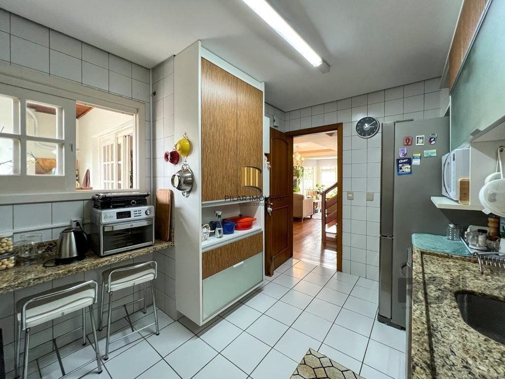 Excelente casa em condomínio no Bairro Tristeza - Ao lado do Shopping Paseo