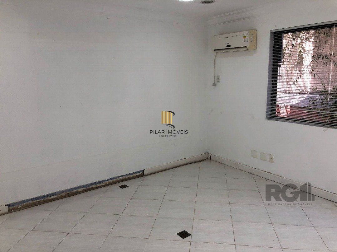 Excelente sala comercial. 2 salas muito espaçosas e uma meno