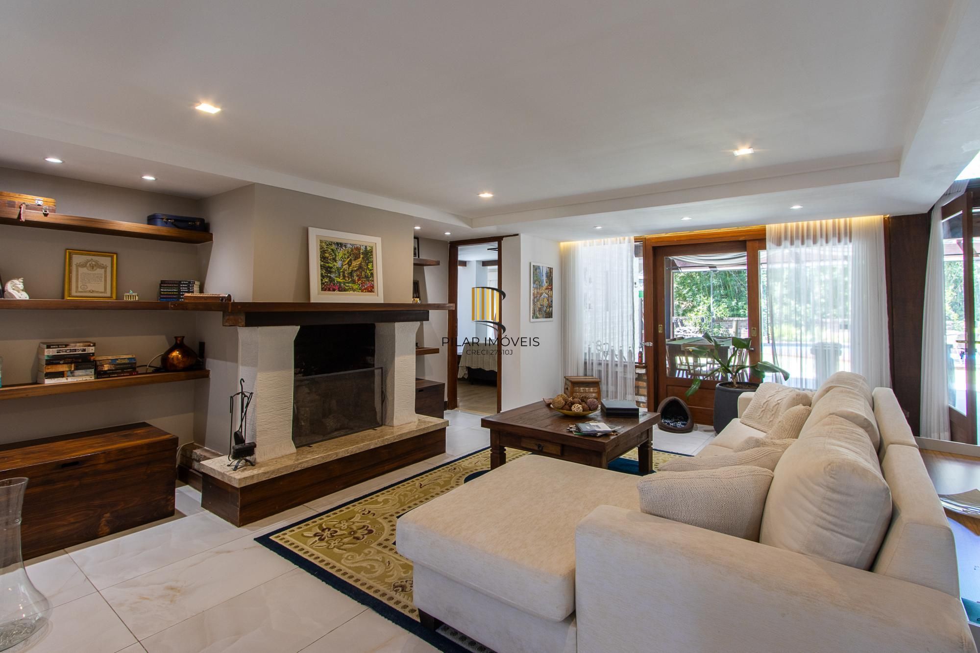 Casa 4 suites no Terra Ville, com home office, estar íntimo, 4 vagas e piscina.