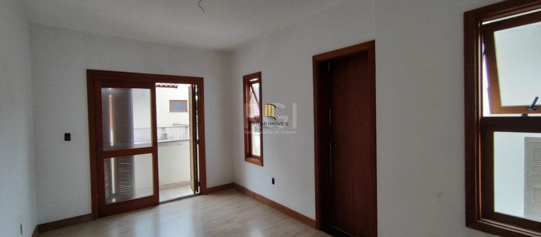 Casa para Venda com 3 dormitórios, sendo 1 suites e 2 vagas no bairro Tristeza