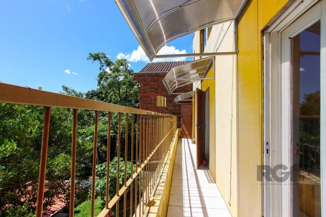Casa 04 dormitórios, 02 suítes, living 02 ambientes