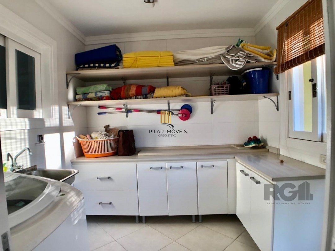 EM ATLÂNTIDA, CASA COM 1140m², 320 m² DE ÁREA PRIVADA, 3 DORMS (1 SUÍTE)