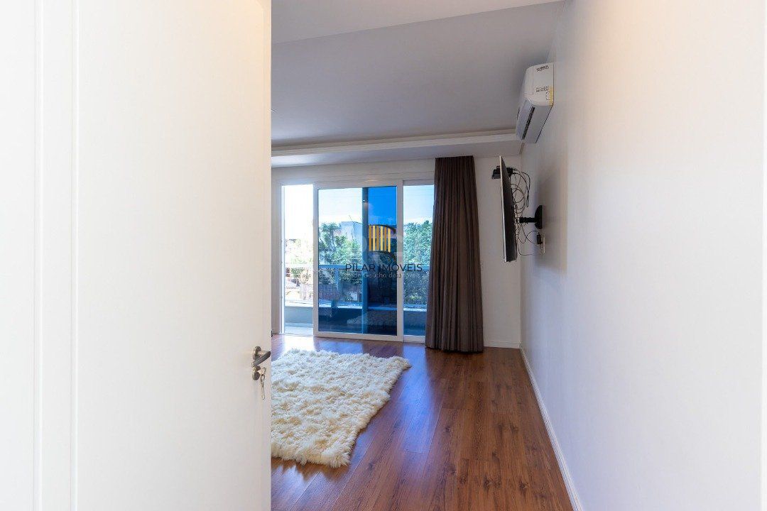 Casa para Venda - 420m², 3 dormitórios, sendo 3 suites, 8 vagas - Ipanema