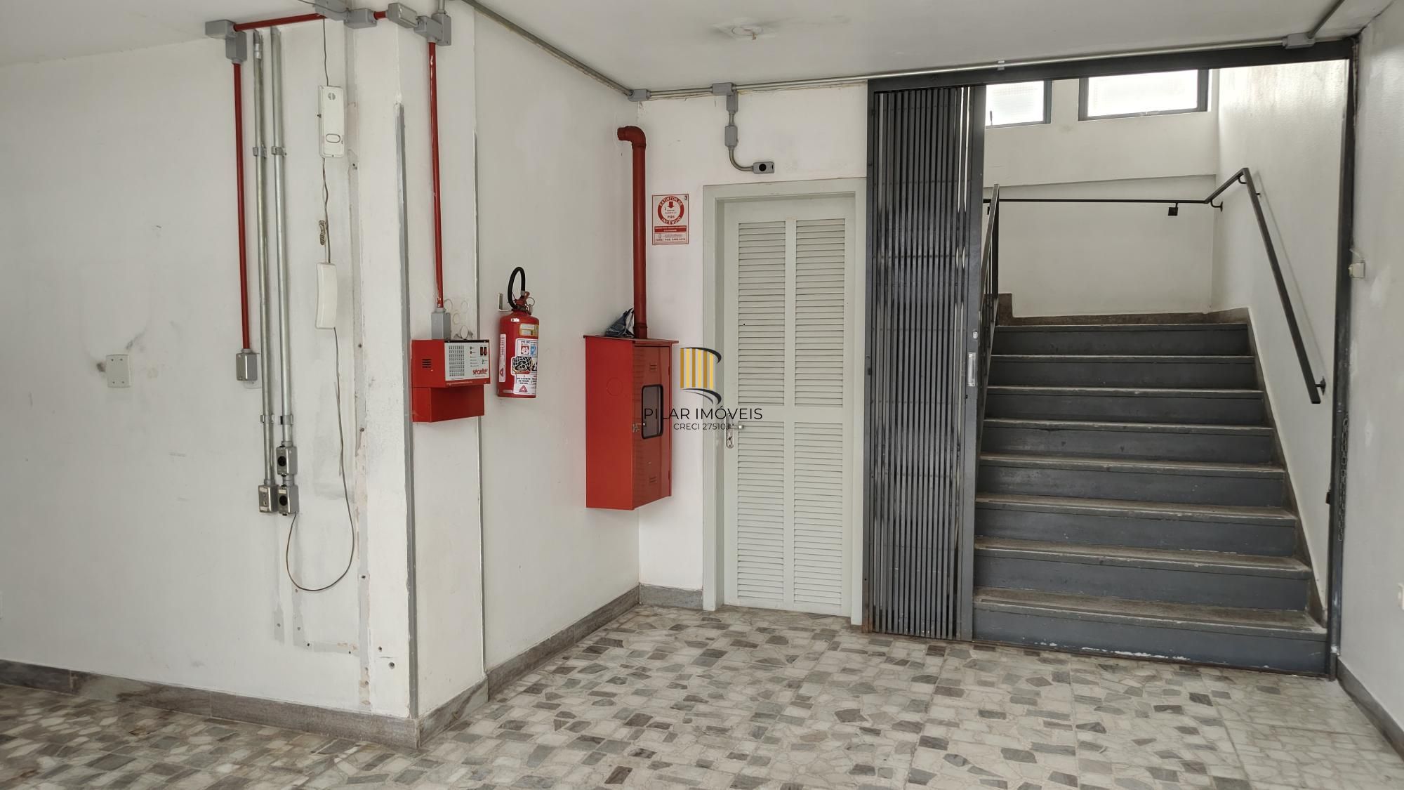 Prédio Comercial no bairro Menino Deus.