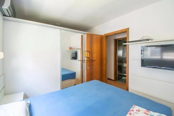 Apartamento com 2 dormitórios (reversível para 3) e 1 vaga escriturada  à venda no coração de Ipanema