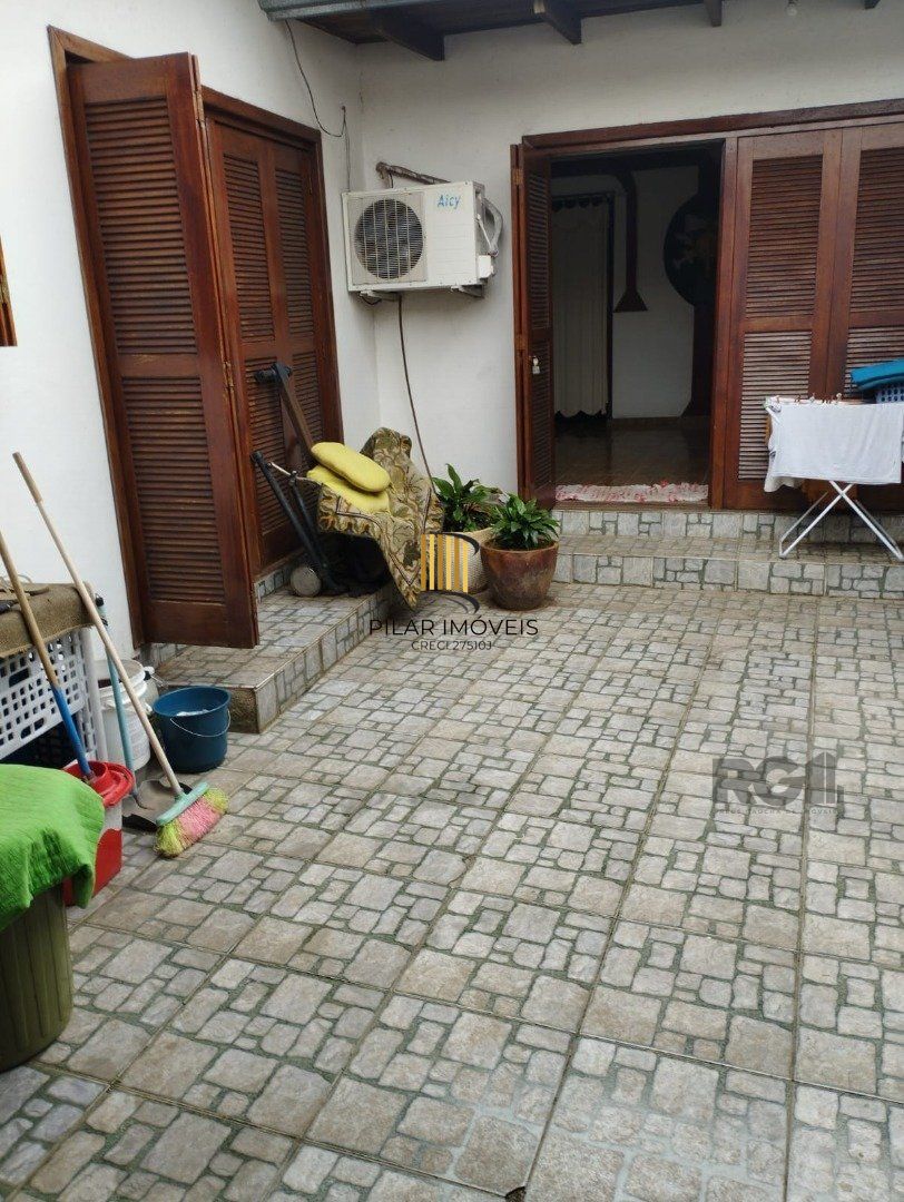 Casa 2 dormitórios no bairro Camaquã