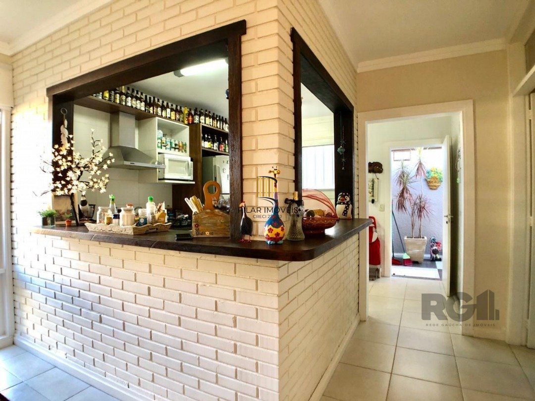 EM ATLÂNTIDA, CASA COM 1140m², 320 m² DE ÁREA PRIVADA, 3 DORMS (1 SUÍTE)