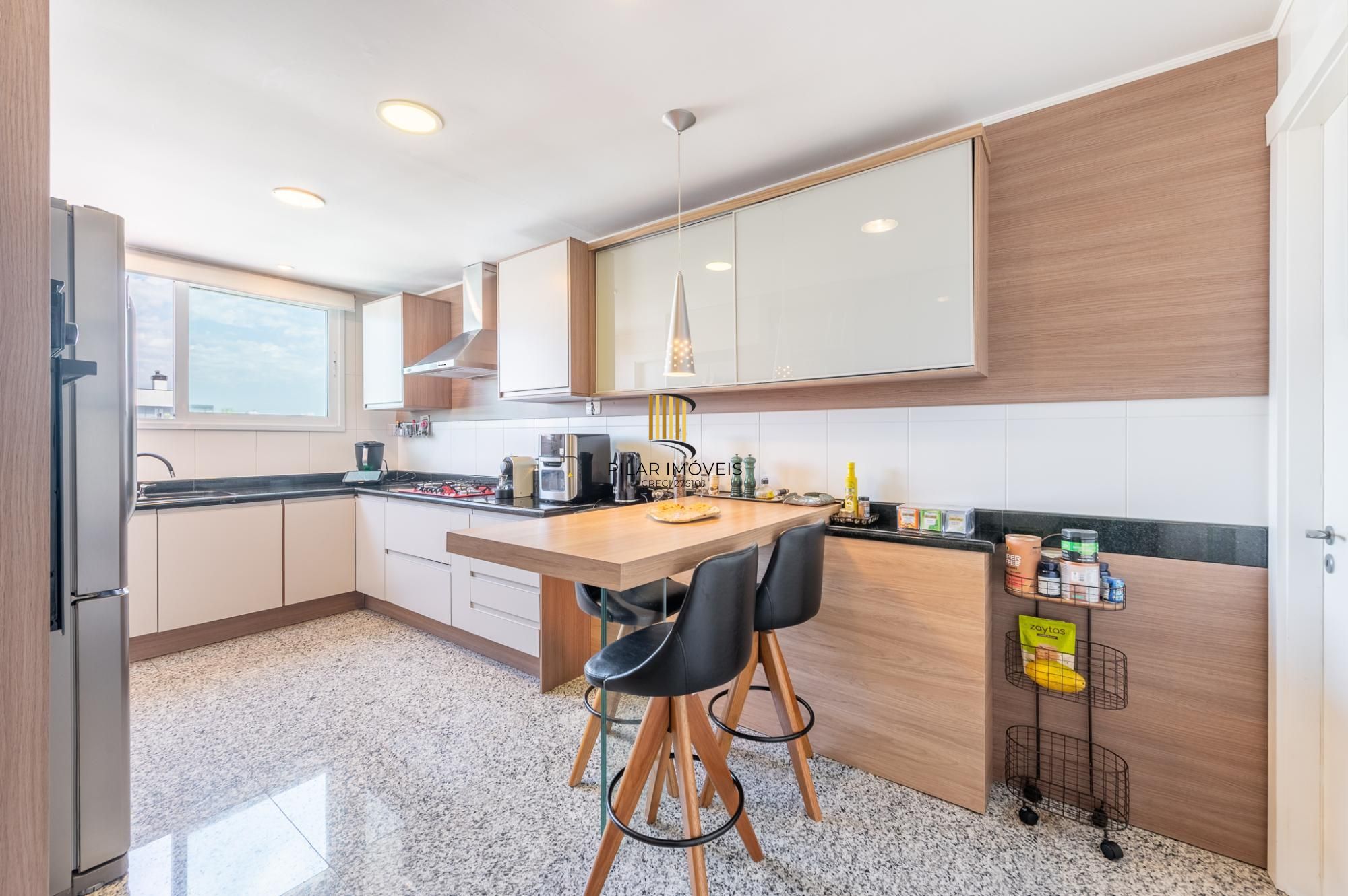 Apartamento com 204m², 3 dorm, 5 vagas no Petrópolis