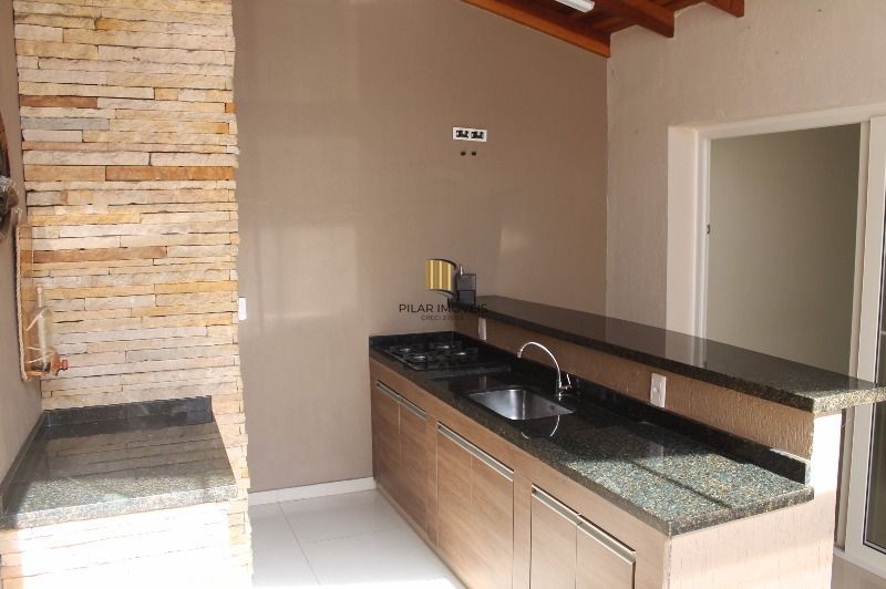 Casa para Venda - 220m², 3 dormitórios, sendo 1 suites, 4 vagas - Ipanema