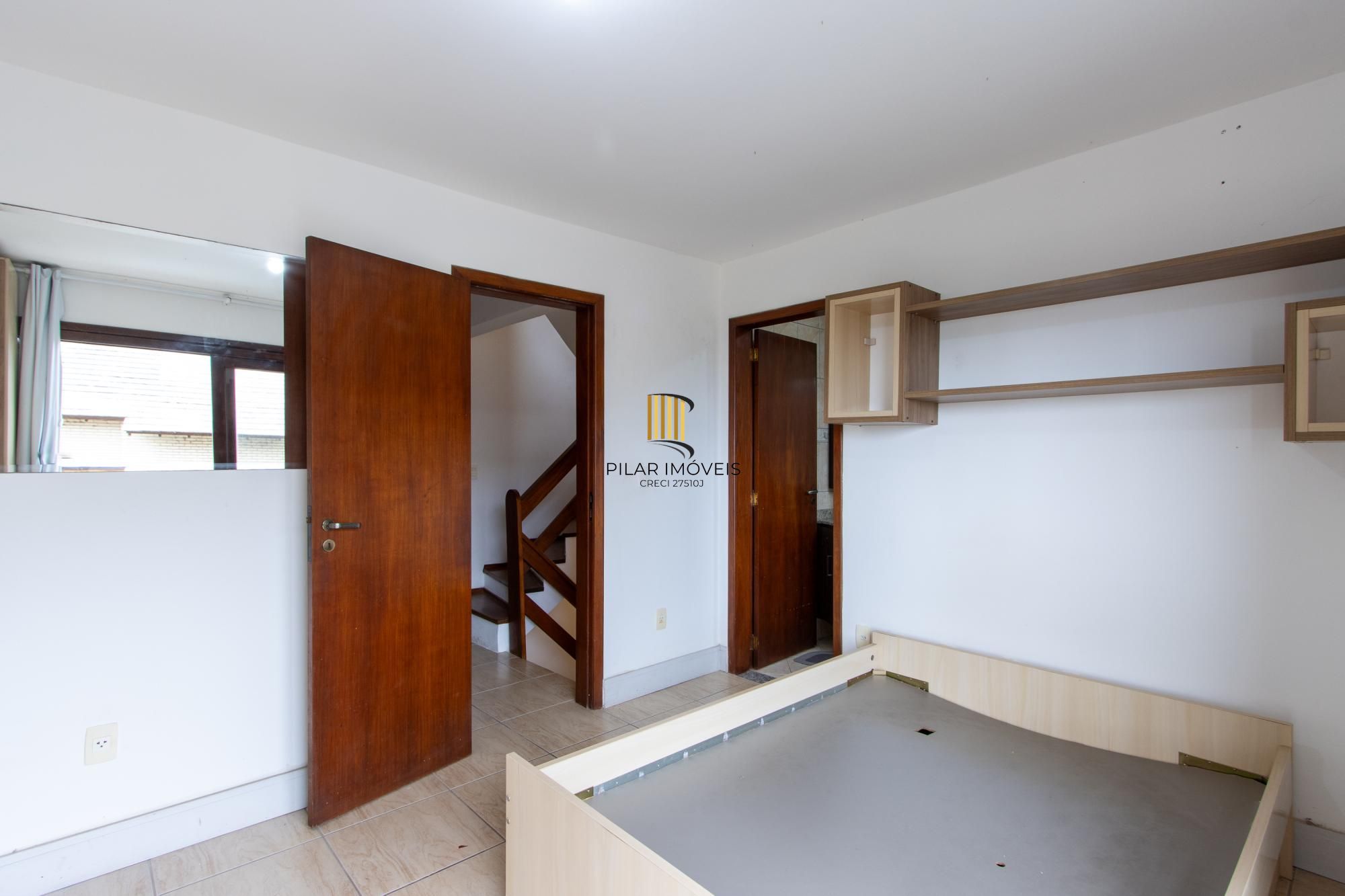 Casa de Condomínio 3 dormitórios no bairro Cristal