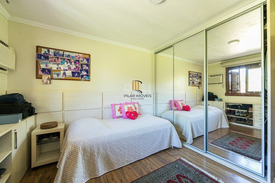 Casa para Venda - 370m², 5 dormitórios, sendo 2 suites, 7 vagas - Vila Assunção