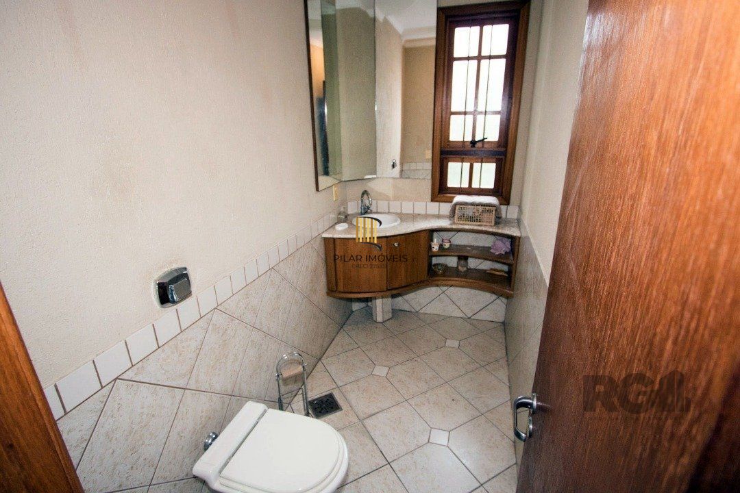 Sobrado com 6 suites, lareira, lavabo, pátio - Bairro Belém Velho