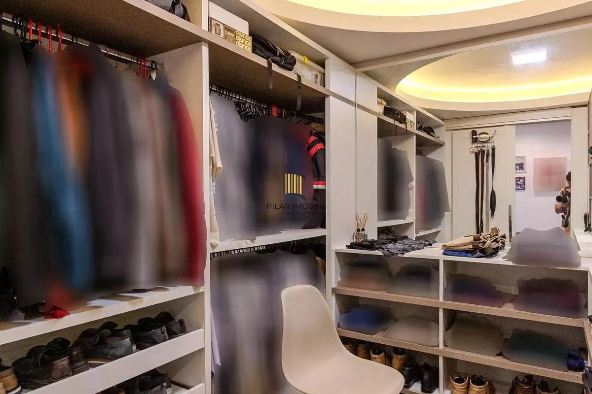 Apartamento com 3 dormitórios, 2 vagas e 231.61m² - Bairro Menino Deus