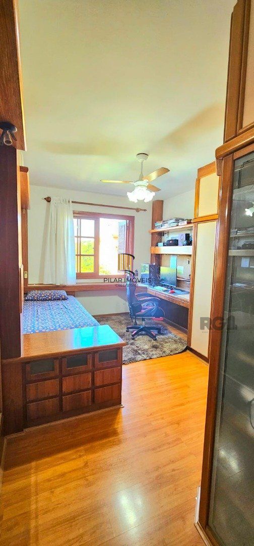 Casa para Venda - 350m², 5 dormitórios, sendo 1 suite, 6vagas - Cristal