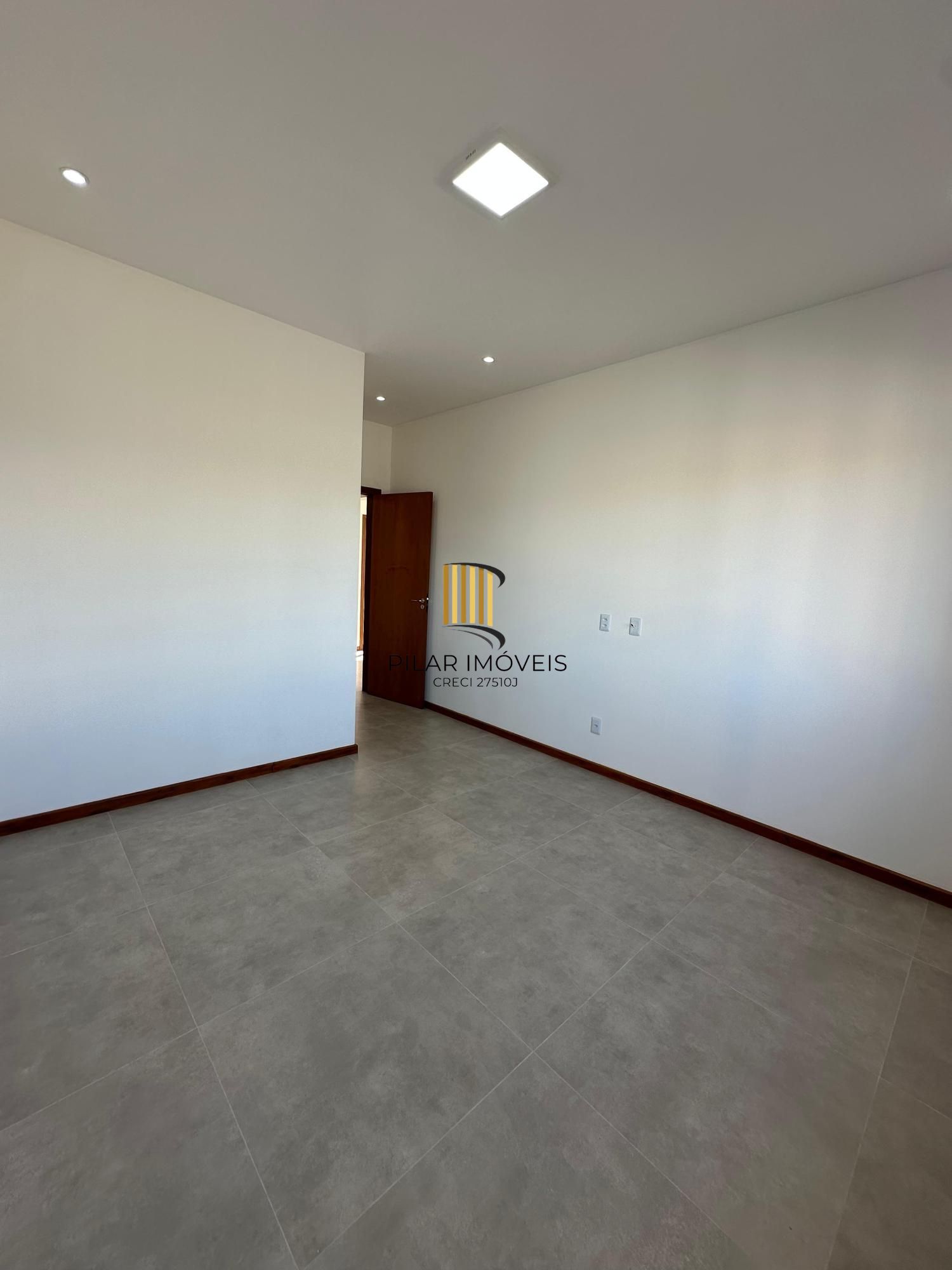 Casa 2 dormitórios no bairro Presidente