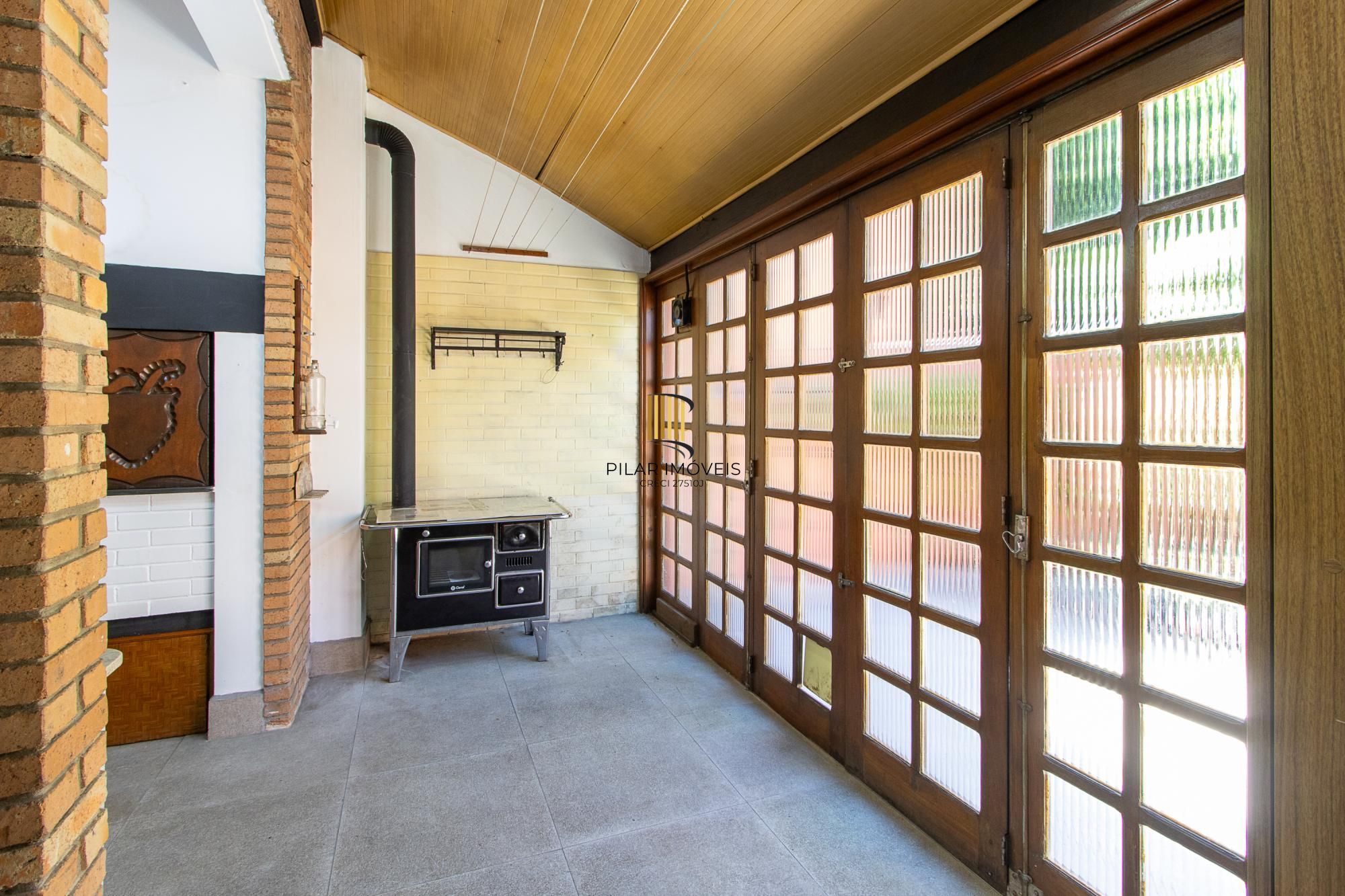 Casa em condomínio, 2 dormitórios, 1 vaga escriturada - Bairro Cavalhada