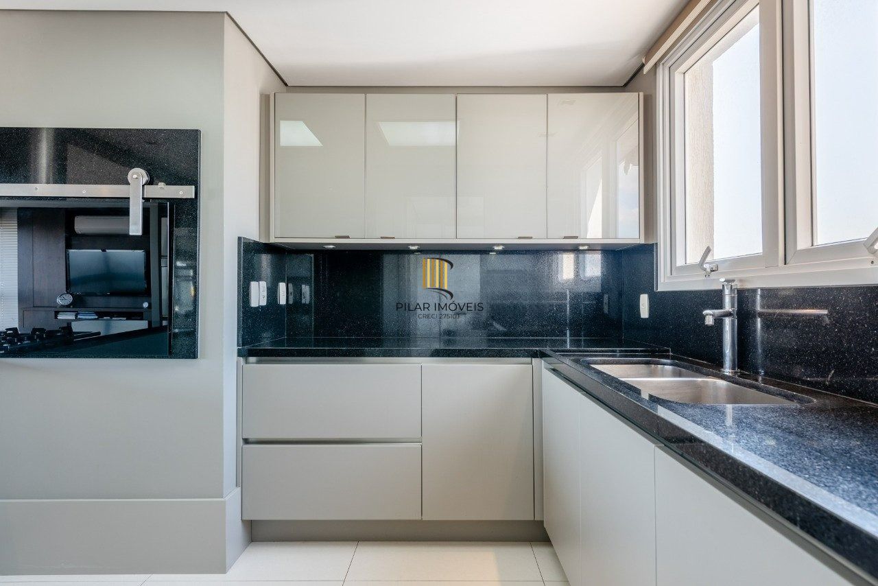 Apartamento 3 dormitórios, sendo 1 suíte e 2 vagas no Petropolis