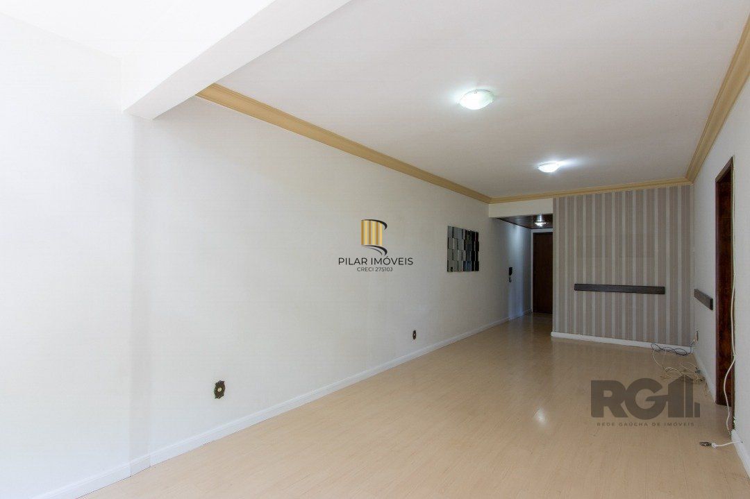 Apartamento, 2 dormitórios, bairro Cristal.