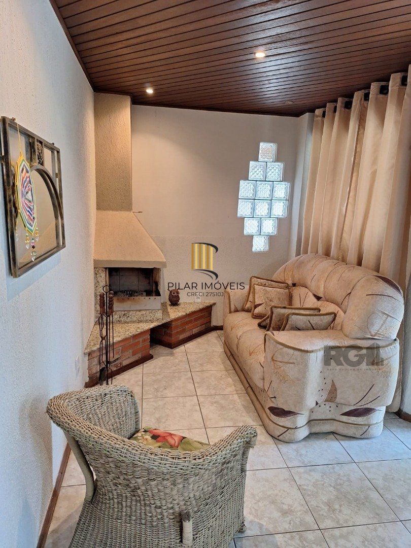 Casa 3 dormitórios no bairro Jardim Algarve