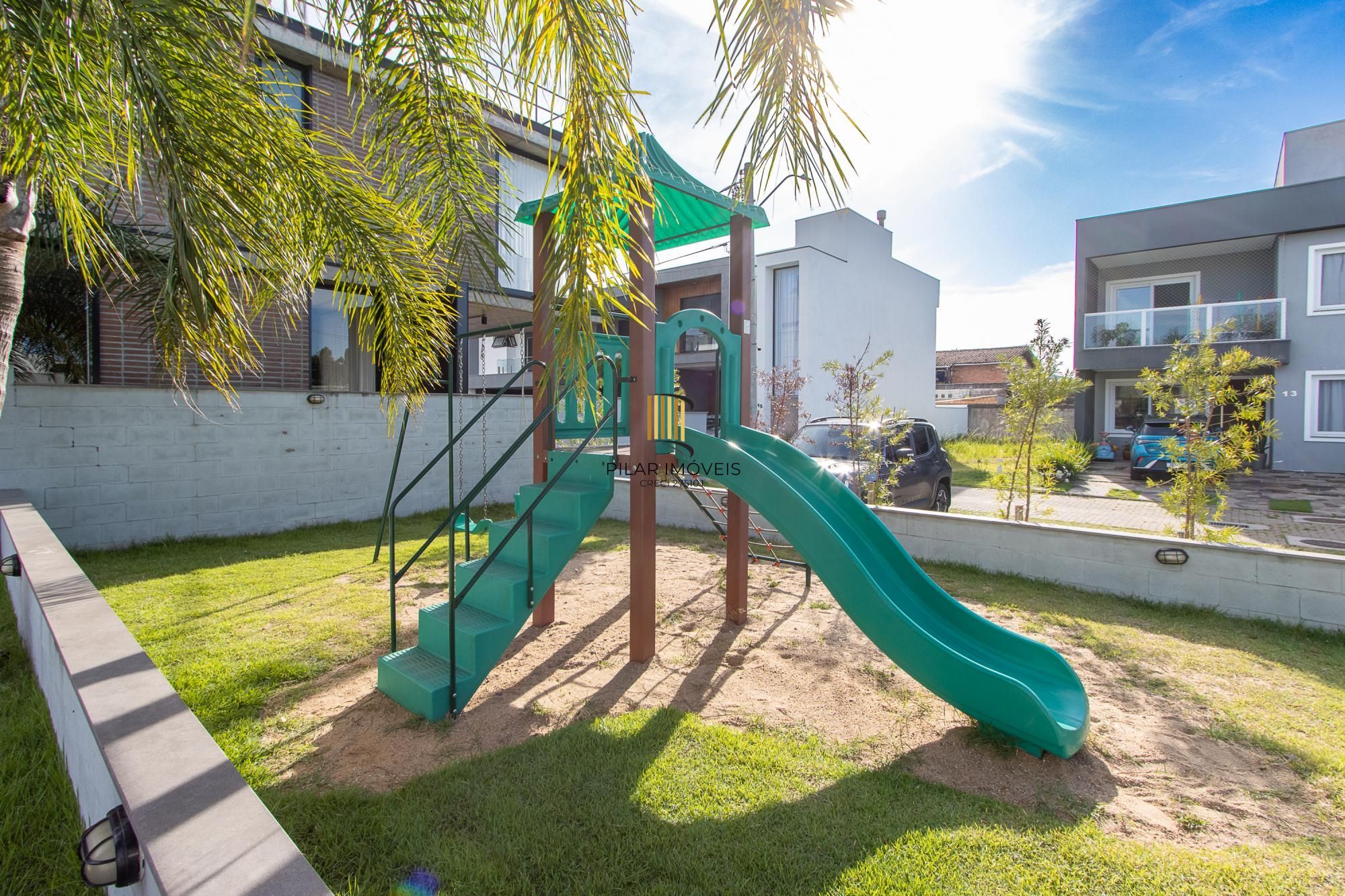 Casa de condomínio, 3 dormitórios, 3 suítes.