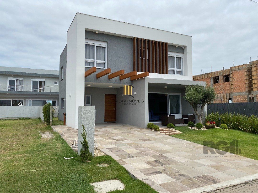 Casa de Condomínio 4 dormitórios no bairro Atlântida Sul