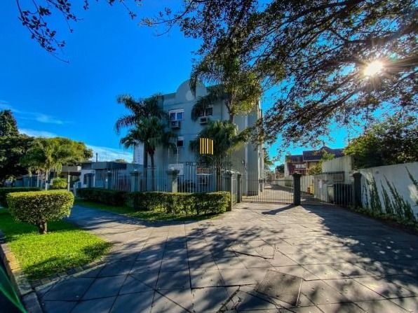 Apartamento com 2 dormitórios (reversível para 3) e 1 vaga escriturada  à venda no coração de Ipanema