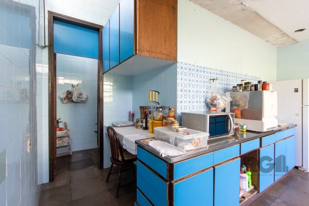 Casa com 724 m² privativos, 4 dormitórios sendo 4 suítes, 6 vagas sendo 3 cobertas