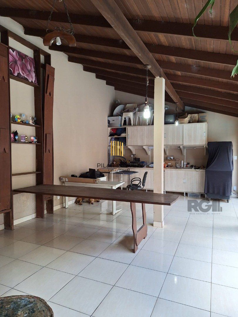 Casa 3 dormitórios no bairro Jardim Algarve