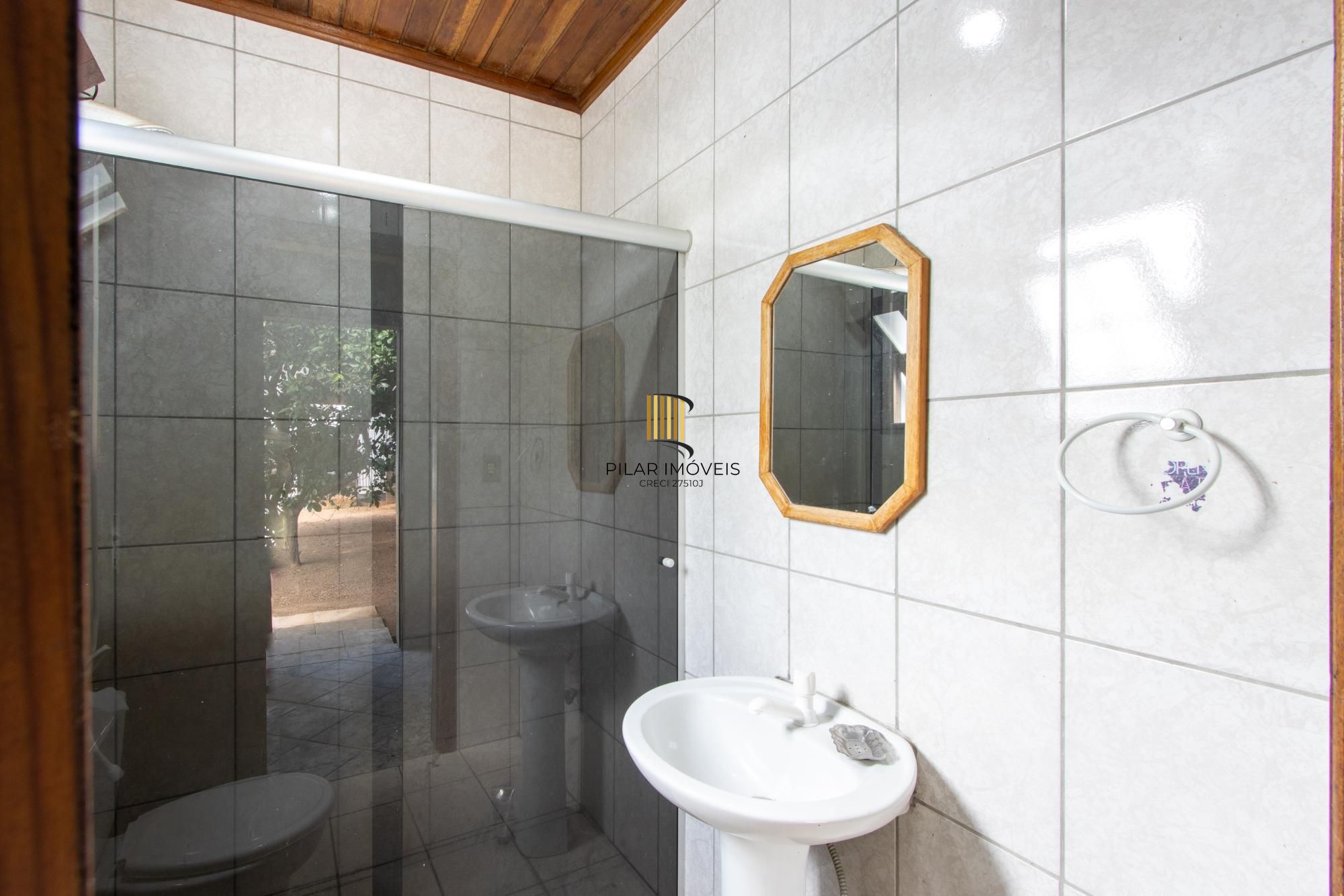 Casa em Vila Nova, Porto Alegre! Com 160m² de área privativa e um total de 899m²